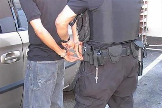 detenido (2)