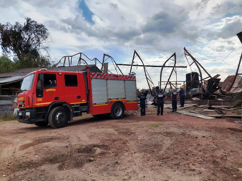 bomberos controlan incendio