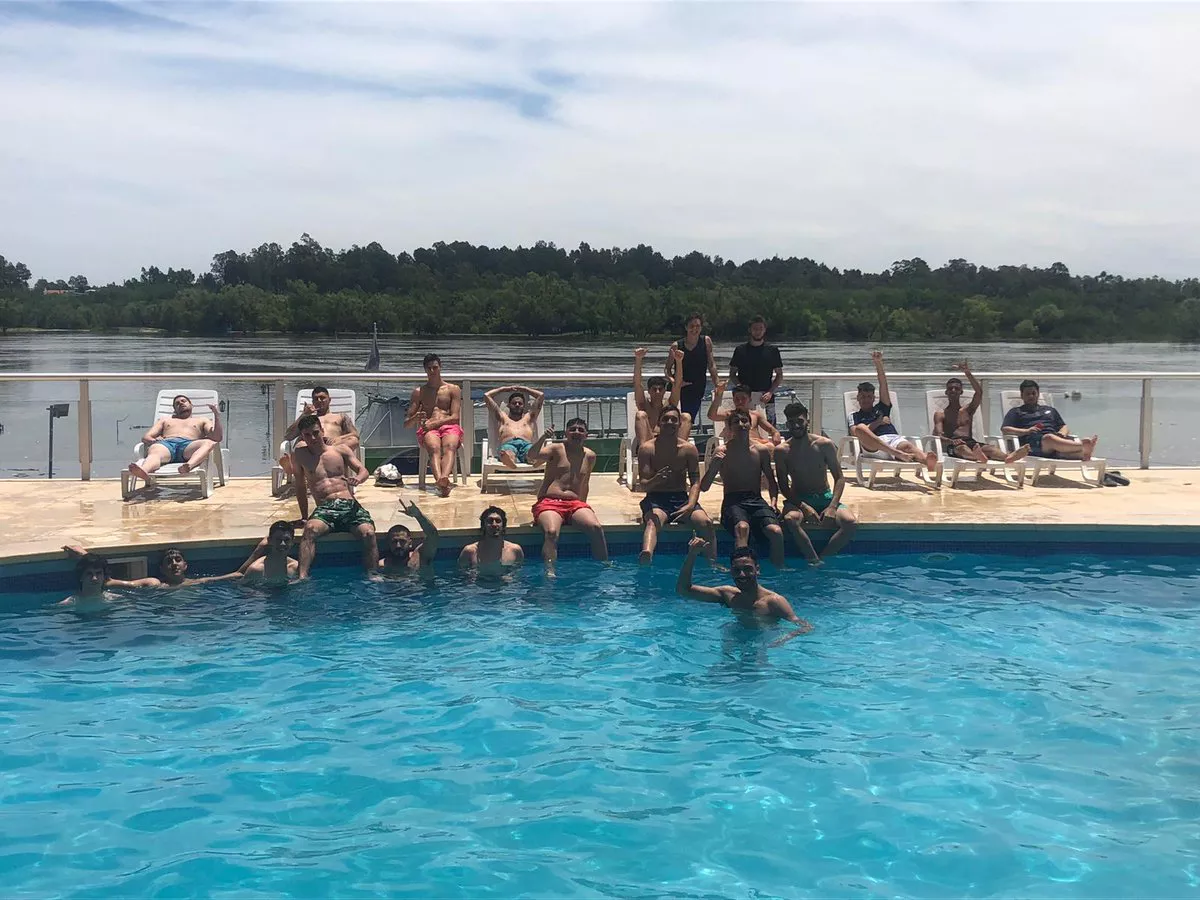 remeros piscina exterior
