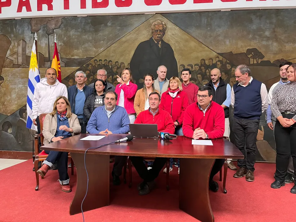 COLORADOS RESPALDAN A SILVA