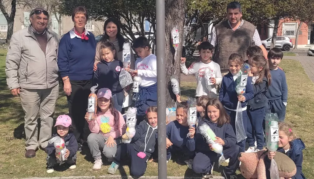 colocan dispensadores de bolsas para heces de mascotas 1