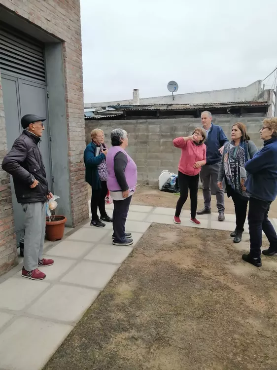 fajardo con vecinos en dolores