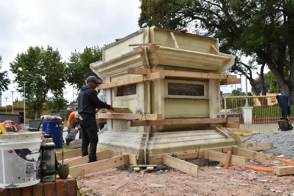 thumbnail_conforman basamento para Columna de la Libertad - 3