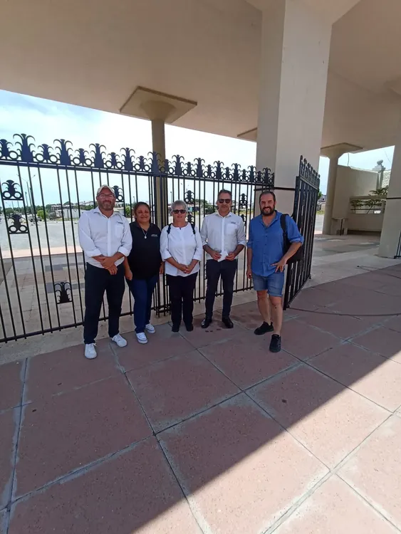 reunión en cementerio Mercedes