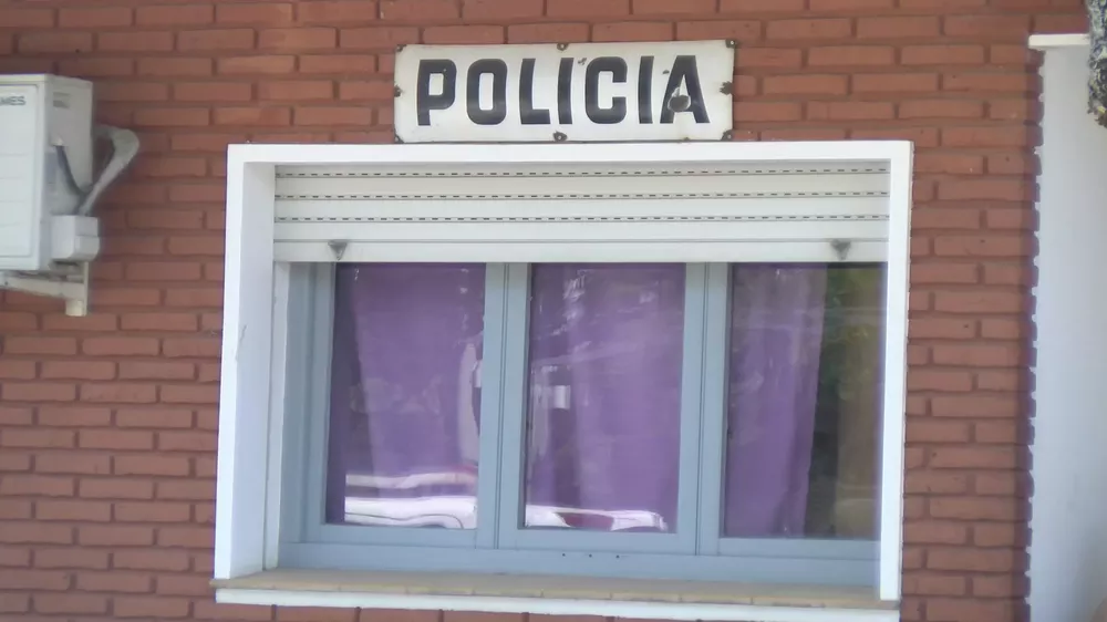 Policia Dolores MAR21 (1)