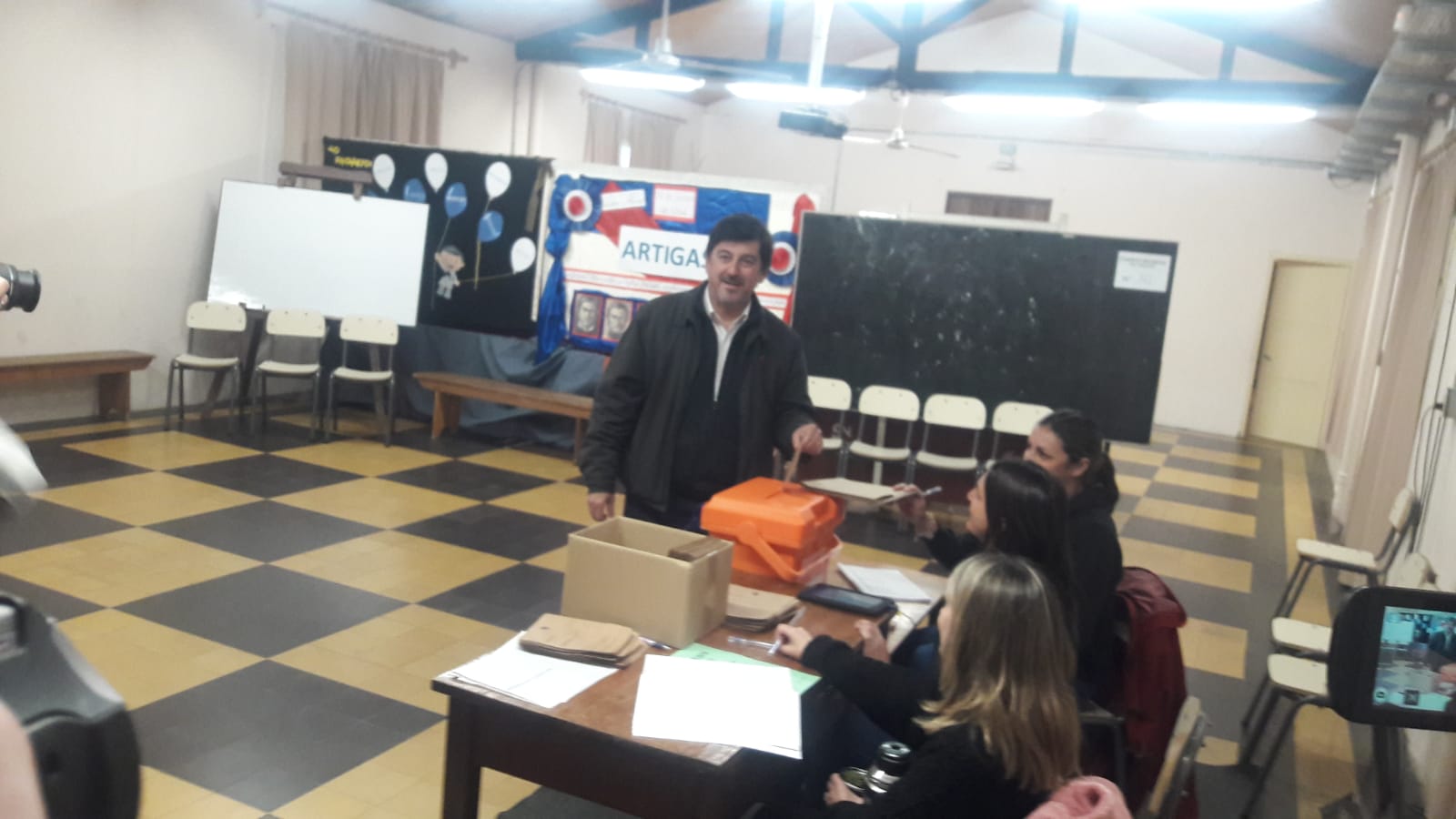Enzo Malán votando - internas 2019