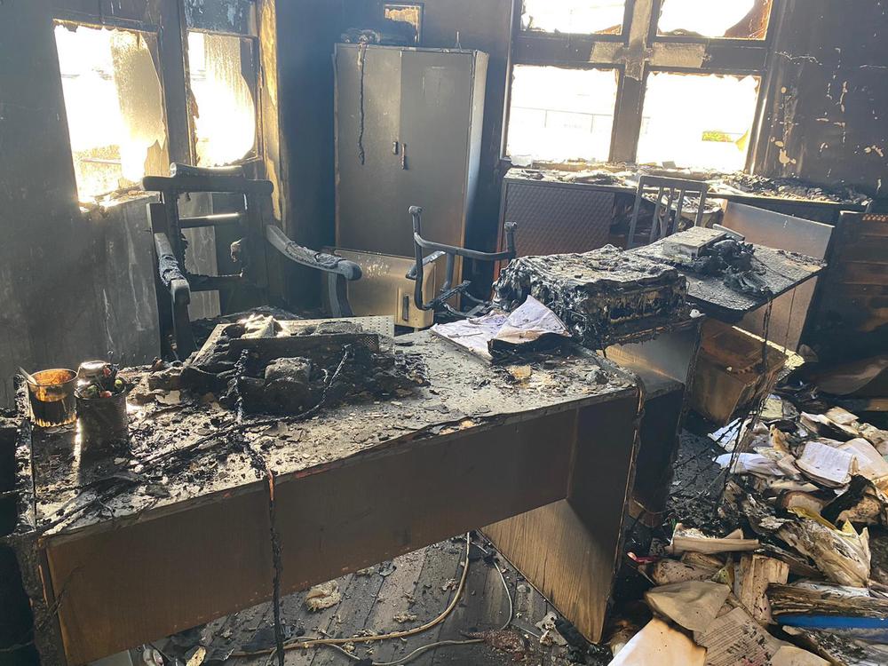 estado en que quedó oficina de ADEOMS tras incendio 1