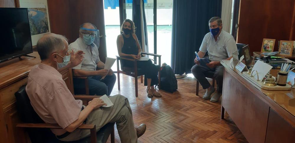 Besozzi con dirigentes del FA