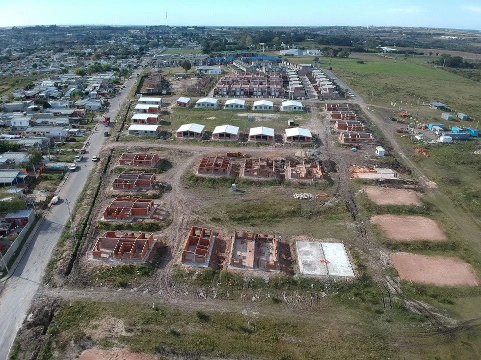 Lacalle Pou y Besozzi recorrieron obras de Realojos II - 1