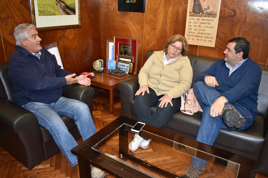 Bascou junto a representante del MVOTMA