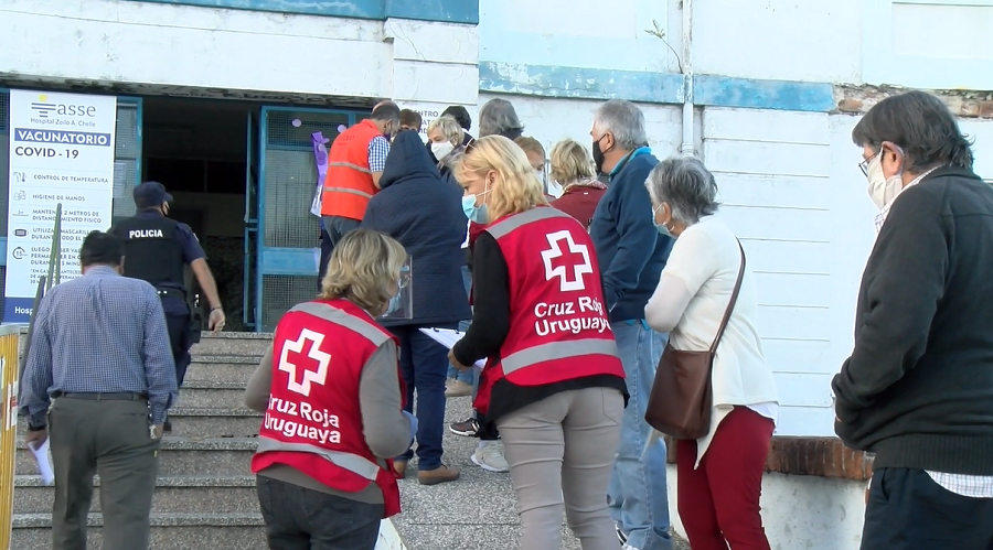 Cruz Roja colaborando en vacunación