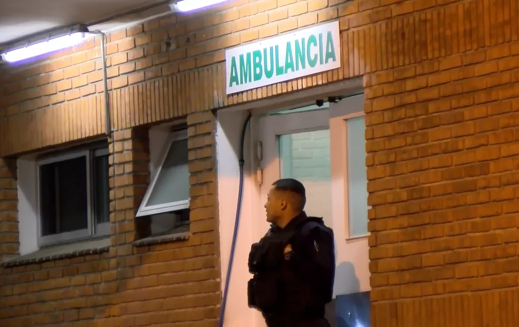 Hospital Maldonado con Policia 32413