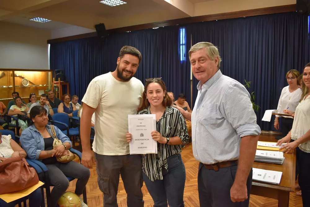 entrega títulos para vecinos Nuevo Amanecer 2 (1)