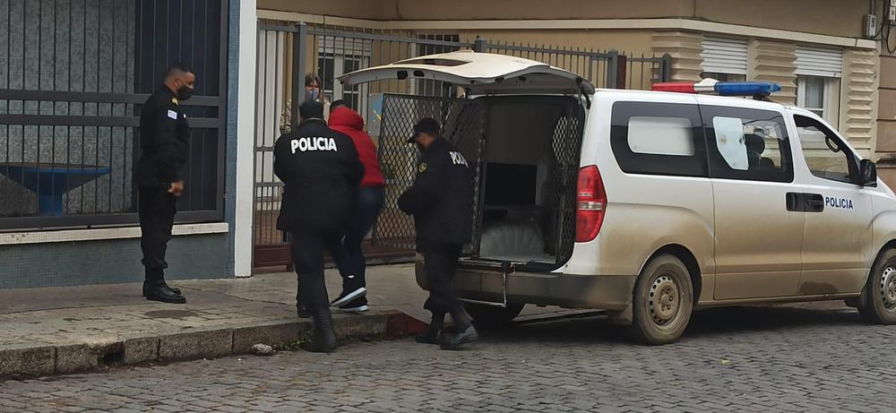 Policia en Fiscalía Mercedes 341234132 (1)