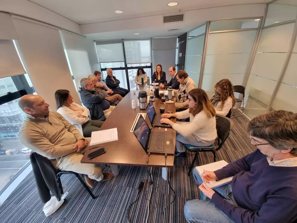 reunión en OPP con integrantes Intendencia y municipios